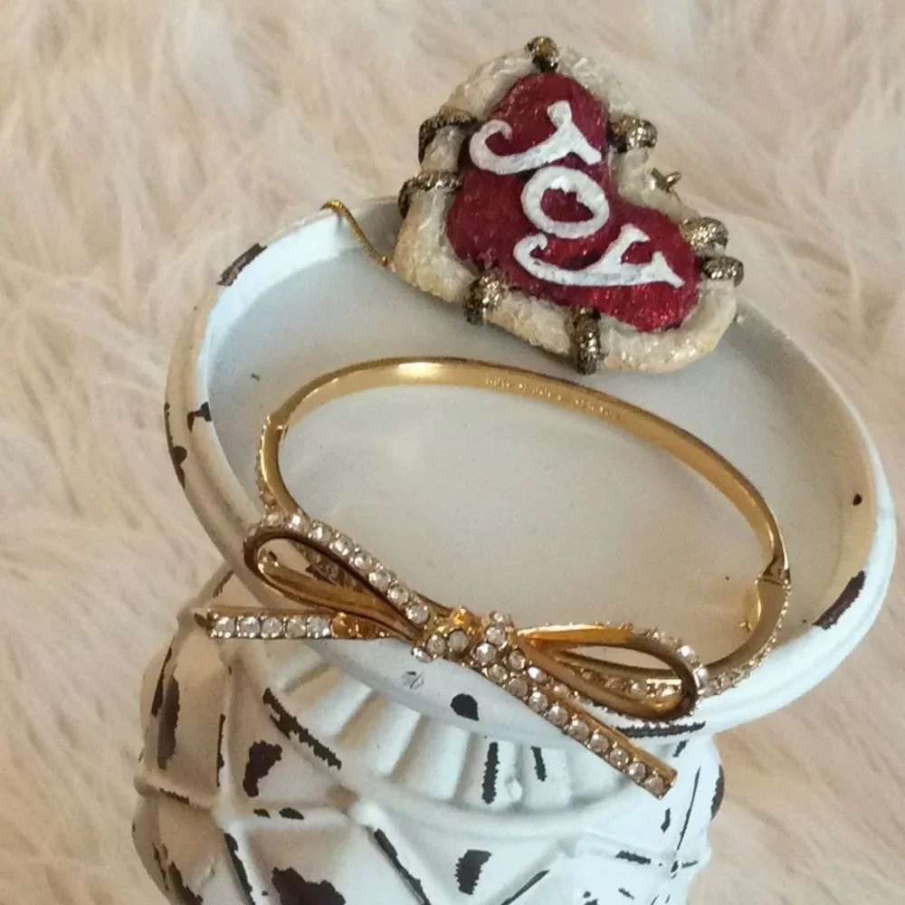 💞KATE SPADE New York 💞bow hinged bungle